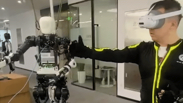 Bumblebee Interactive Robot - Enterprise AI Solution